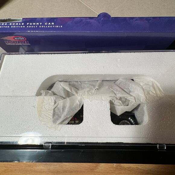 Ron Capps U.S. Tobacco 2000 Camaro Funny Car 1/24 Action Racing MBNA NHRA 1:24 - Picture 6 of 9